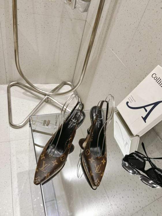 Picture of Louis Vuitton Shoes _SKULVsz35-429cmmnf030513527